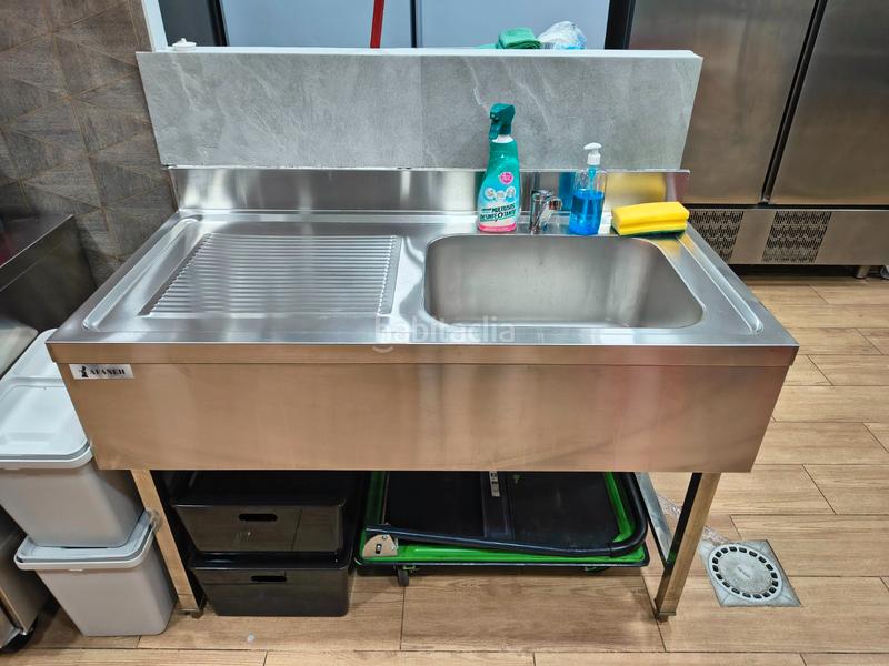 Foto 65e78cfb-2101-4055-8590-eb748d42a123. Traspàs local comercial amb calefacció a Centre-Estació Gavà