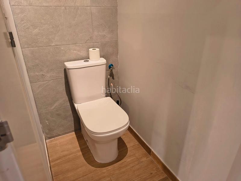 Foto f20622a2-a623-4ebc-b6d4-523e148ec1af. Trapasso locale commerciale con riscaldamento in Centre-Estació Gavà