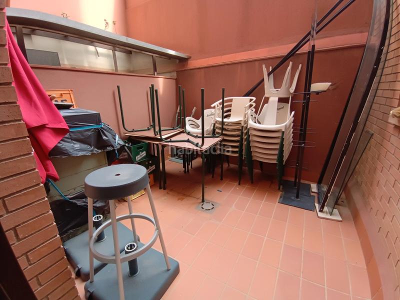 Foto 91a871eb-3872-4b22-ba1f-7afc40864866. Traspàs local comercial amb calefacció a El Camp de l´Arpa del Clot Barcelona