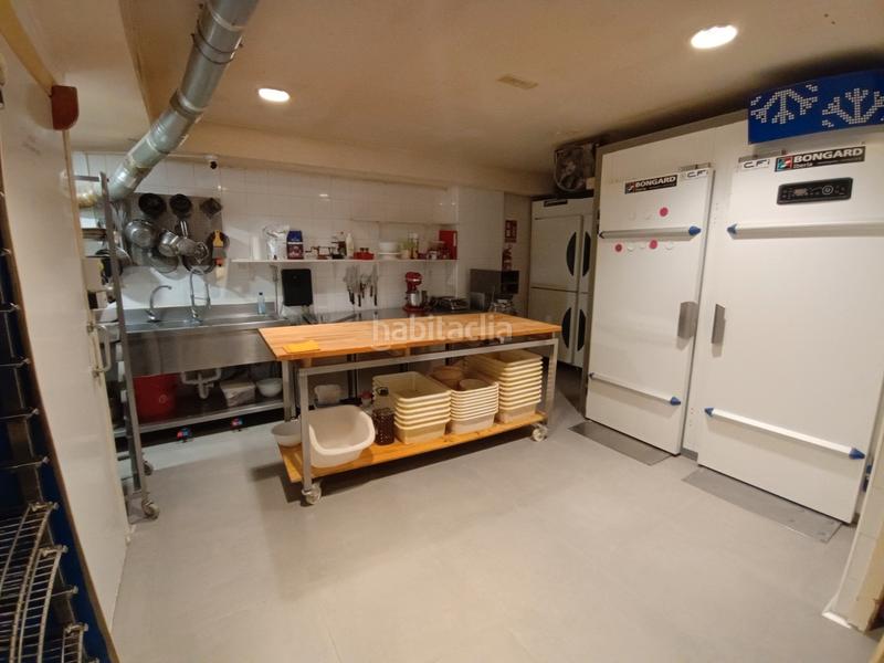 Foto 9db263ca-bb74-468f-b686-54be7e000271. Pas-de-porte local commercial avec chauffage dans Barri de les Corts Barcelona