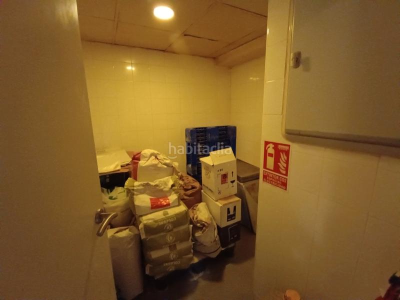 Foto b8f60097-cc94-4f01-b599-8a97195fbd17. Pas-de-porte local commercial avec chauffage dans Barri de les Corts Barcelona