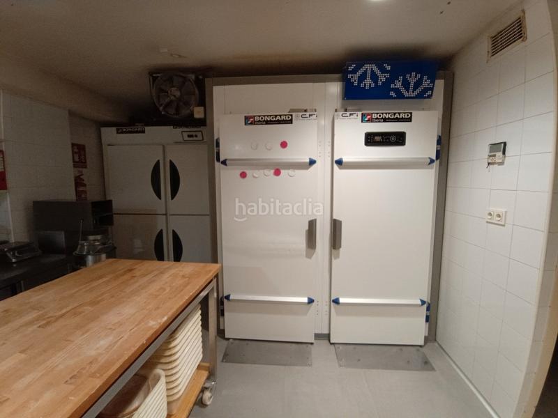 Foto ba8efb39-aa2d-423d-9645-317f33f2d137. Trapasso locale commerciale con riscaldamento in Barri de les Corts Barcelona