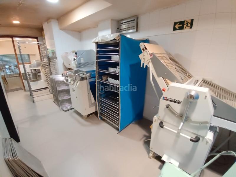 Foto bd18b6ff-08d0-417e-a282-623da565d907. Trapasso locale commerciale con riscaldamento in Barri de les Corts Barcelona