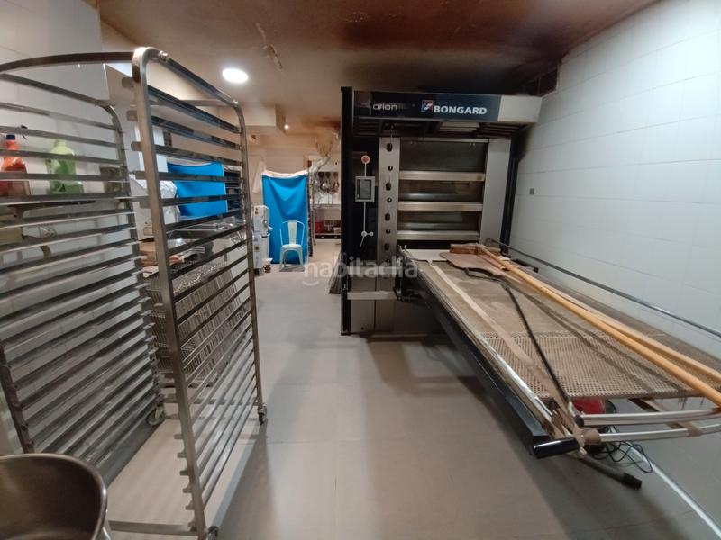 Foto d6c728e9-e831-42b7-b4c4-2fe60b683df9. Trapasso locale commerciale con riscaldamento in Barri de les Corts Barcelona