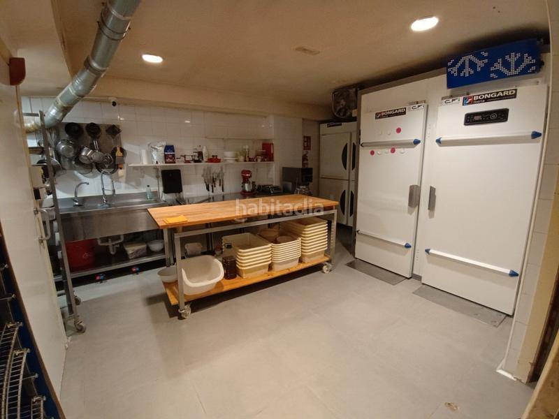 Foto ebf6412b-26fa-443f-8c22-1835422c0437. Trapasso locale commerciale con riscaldamento in Barri de les Corts Barcelona