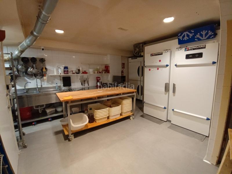 Foto bcecb00e-c6ec-4d30-a7b8-e9d8777e54df. Umzug geschäftsraum mit heizung in Barri de les Corts Barcelona