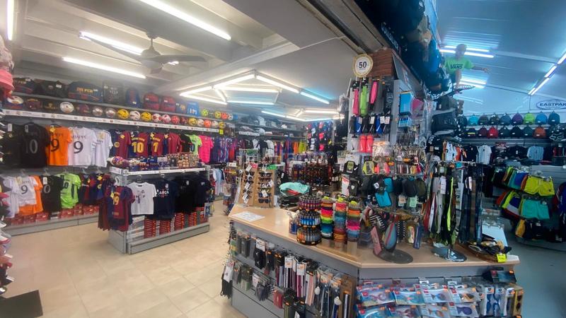 Foto cbfc0b02-8840-445a-9e14-5c15c8c8cbe9. Traspàs local comercial amb calefacció a Els Pins Blanes