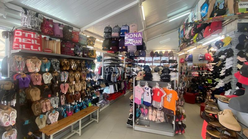 Foto af8fadb8-a255-43cd-bb83-0855bfc86f77. Lloguer local comercial amb calefacció a Els Pins Blanes