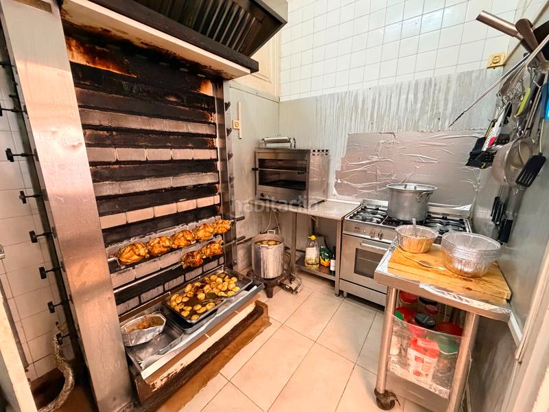 Foto d65064e3-06cd-4ced-8d33-34338b2200a8. Traspaso local comercial traspaso pollería en sants, en Barcelona