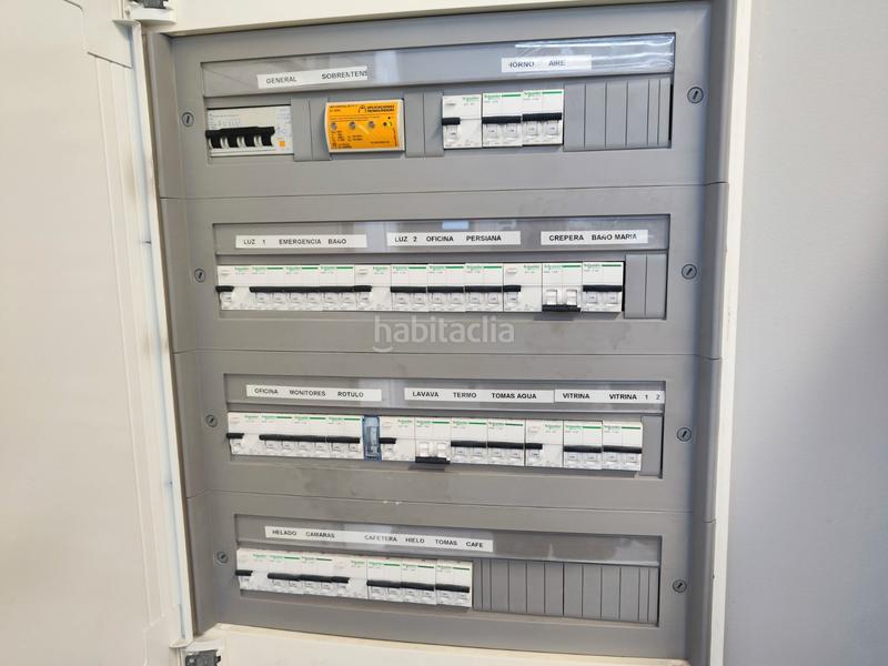 Foto 28270a4f-4457-4a67-bd6e-a94c690e3f5d. Transfer business premise with heating in El Camp de l´Arpa del Clot Barcelona