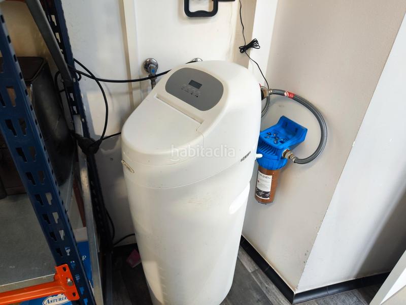 Foto 359b863e-b6c4-4ccb-b0b3-124fb30e445e. Umzug geschäftsraum mit heizung in El Camp de l´Arpa del Clot Barcelona