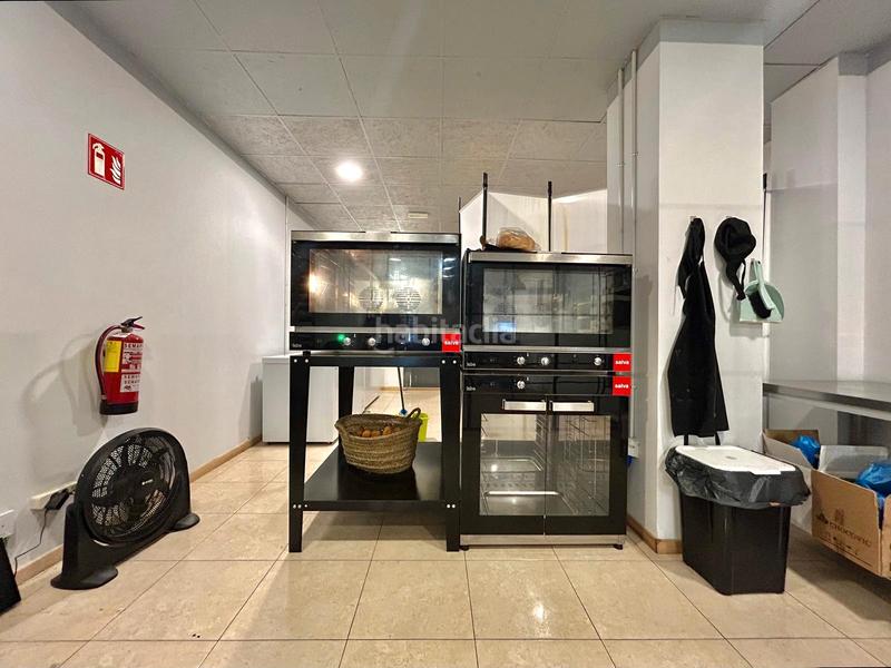 Foto 79220926-3ecc-4406-b545-435db4d77fa1. Pas-de-porte local commercial avec chauffage dans La Nova Esquerra de l´Eixample Barcelona