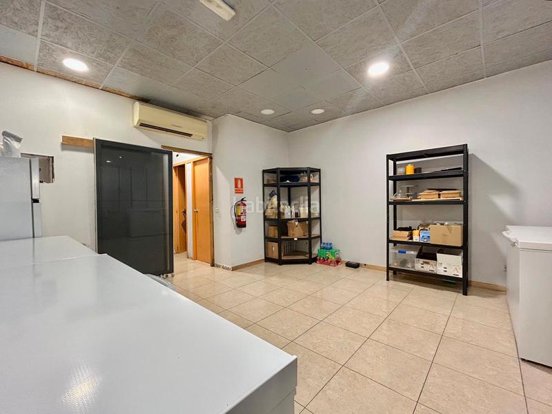 Foto f38e7c75-fded-4af7-a9f3-94dc9bcf9e03. Pas-de-porte local commercial avec chauffage dans La Nova Esquerra de l´Eixample Barcelona