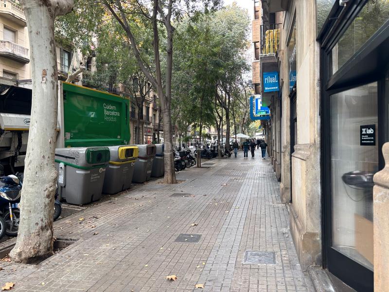 Foto 03878a5d-14bb-4be4-8b7d-7b2a433b8c22. Trapasso locale commerciale con riscaldamento in L´Antiga Esquerra de l´Eixample Barcelona