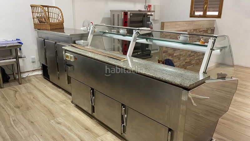 Foto ece434ac-1a4a-45ea-b0bc-5b3b5e33e1f6. Traspaso local comercial traspaso de rostiseria take away en Malgrat de Mar