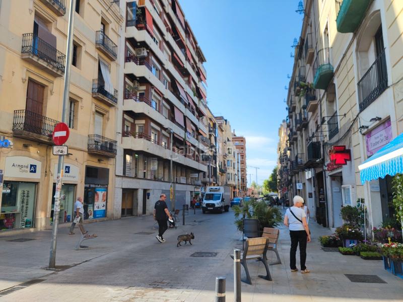 Foto 38090ae8-9d78-4165-a9a4-16996152c04b. Pas-de-porte local commercial avec chauffage dans El Camp de l´Arpa del Clot Barcelona