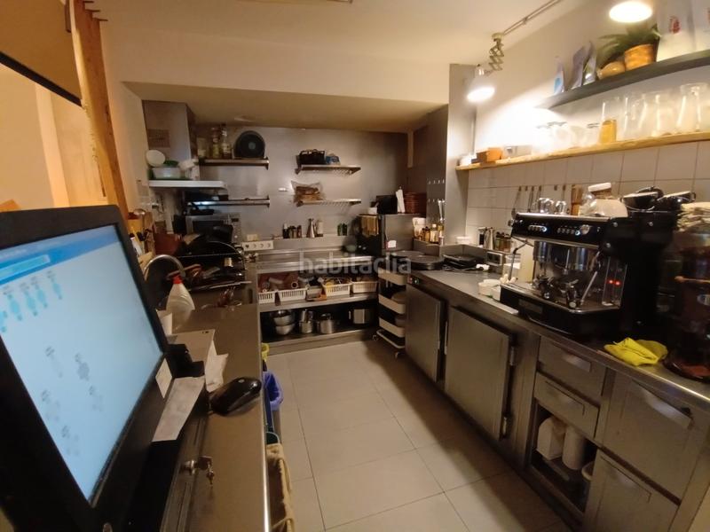 Foto 7c01ae9a-0998-40a2-9057-4083216c9588. Transfer business premise with heating in Barri de les Corts Barcelona