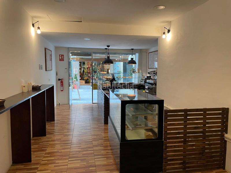 Foto 525a4f11-450b-4bf9-a7a4-9c46a8a13887. Traspàs local comercial amb calefacció a Vila de Gràcia Barcelona