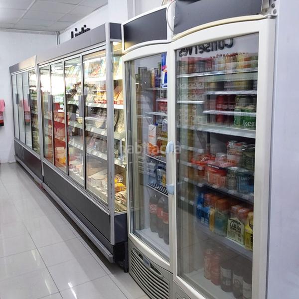 Foto 8dbca596-95bc-4542-a5d4-9a0a68549b65. Traspaso local comercial traspaso supermercado en Sabadell