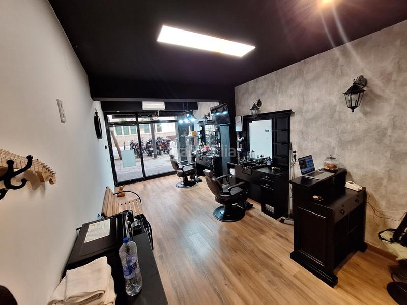 Foto e58fba76-976f-4b2d-a42c-49d5e5998af7. Trapasso locale commerciale con riscaldamento in Barri de les Corts Barcelona