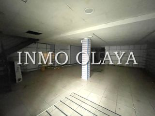 Local Comercial a Raval. Venta local comercial con salida de humos  en rambla de raval, b