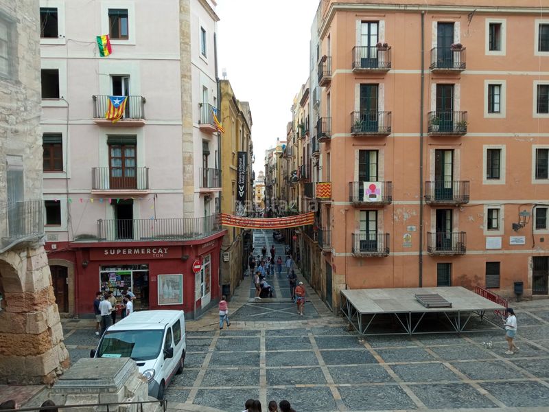 Foto 32e297c4-3b43-480c-b324-ed85600fd9cf. Local comercial a Part Alta Tarragona