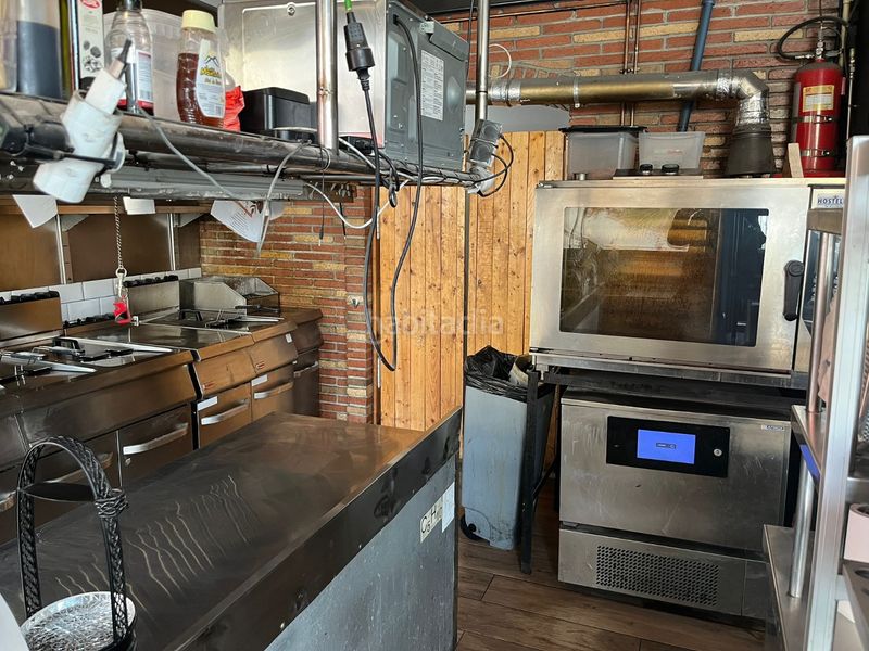 Foto 4adcffa2-55f8-4539-a46d-ec78022a1641. Traspaso local comercial traspaso restaurante braseria en gimnasio y club de padel en el centro en Sabadell