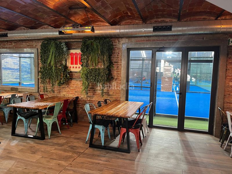 Foto a5bcd5a4-618b-4bf2-ae7a-9b60905623fc. Traspaso local comercial traspaso restaurante braseria en gimnasio y club de padel en el centro en Sabadell