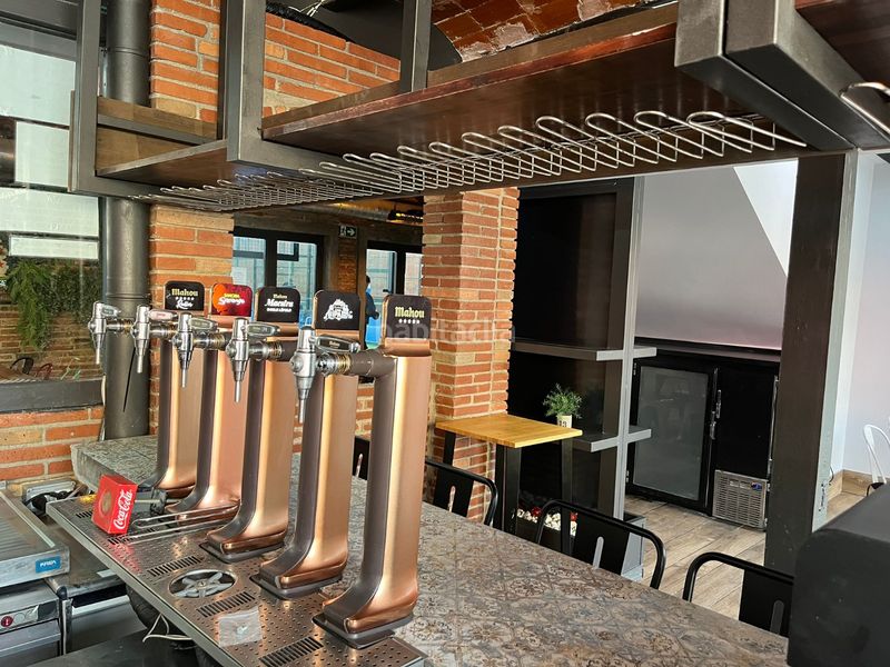 Foto dd7225b1-e6c2-4891-9e24-38cd6caca3f6. Traspaso local comercial traspaso restaurante braseria en gimnasio y club de padel en el centro en Sabadell