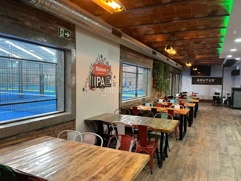 Foto e38a717d-7c68-43b2-a0a7-59cdf6a14cfe. Traspaso local comercial traspaso restaurante braseria en gimnasio y club de padel en el centro en Sabadell