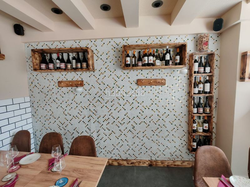 Foto 4c1c5d9f-76e5-47db-bcd0-22721f74b741. Traspaso local comercial traspaso bar restaurante en Argentona