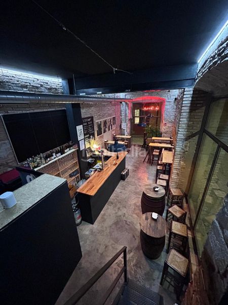 Foto f38fefe5-8437-4a98-bc4c-ce173dedf274. Traspaso local comercial traspaso bar de tapas y vinos en Girona