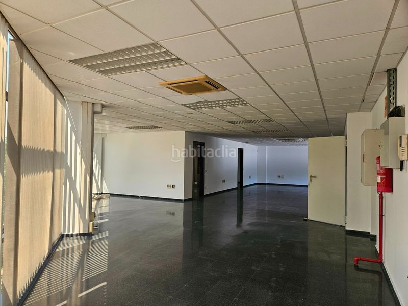 Foto f1b4f58c-8398-4323-a69a-eea3b192509a. Lloguer edifici a Besòs - Maresme Barcelona