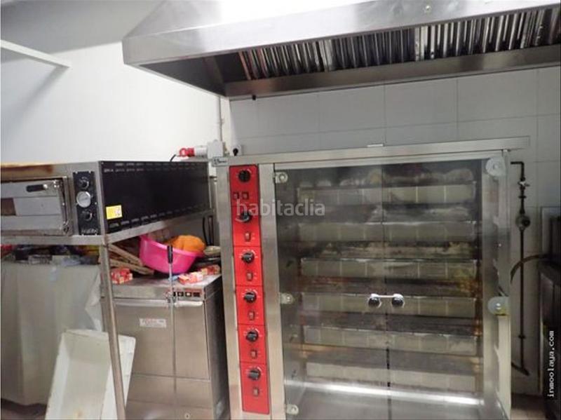 Foto 27d39ac8-681c-4ae0-a278-ff4ec3c7b88a. Pas-de-porte local commercial avec chauffage dans Barri del Centre Terrassa