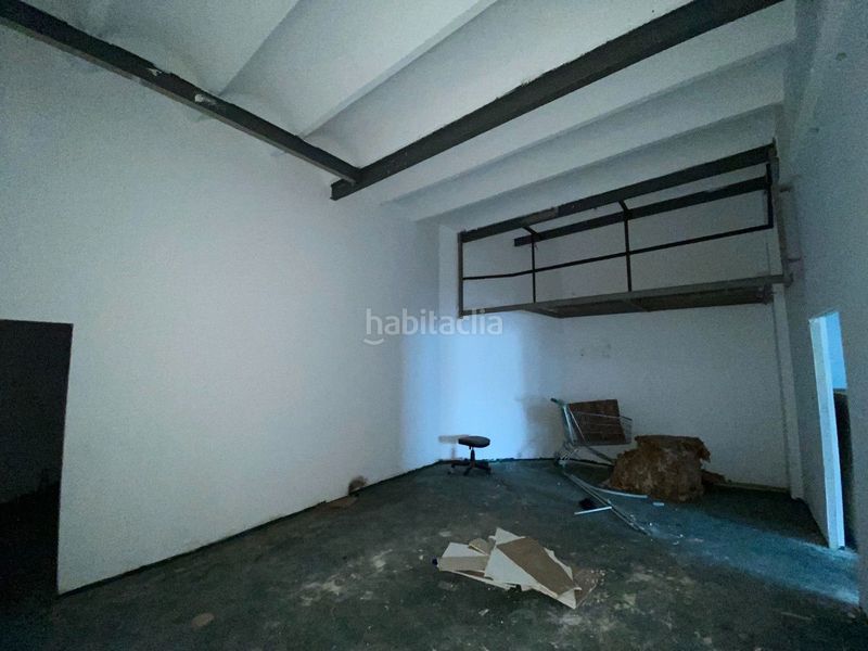 Foto 4ab4d768-61c0-4a54-8cdb-ba0d24243f17. Local comercial amb calefacció a La Font d´en Fargues Barcelona