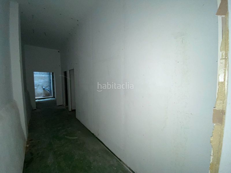 Foto e8cd6593-6639-494c-a03f-81ab668c9206. Local comercial amb calefacció a La Font d´en Fargues Barcelona