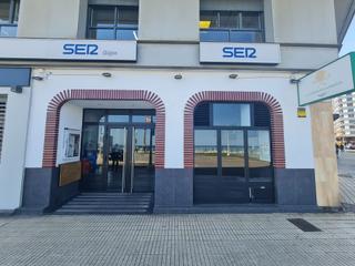 Local Comercial en Centro. Playa san lorenzo escalerona y nautico