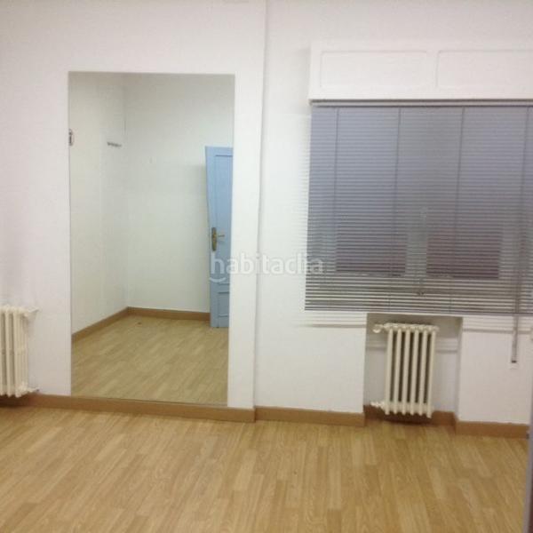 Foto d23edcf4-1b56-4eb1-ba01-d55b2f17421b. Rent office space with heating in Centro Gijón