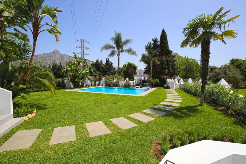 Foto 35559418-6e3a-4c98-9420-f3e5e3a7eccf. Maison jumelée avec chauffage piscine dans Nueva Andalucía centro Marbella