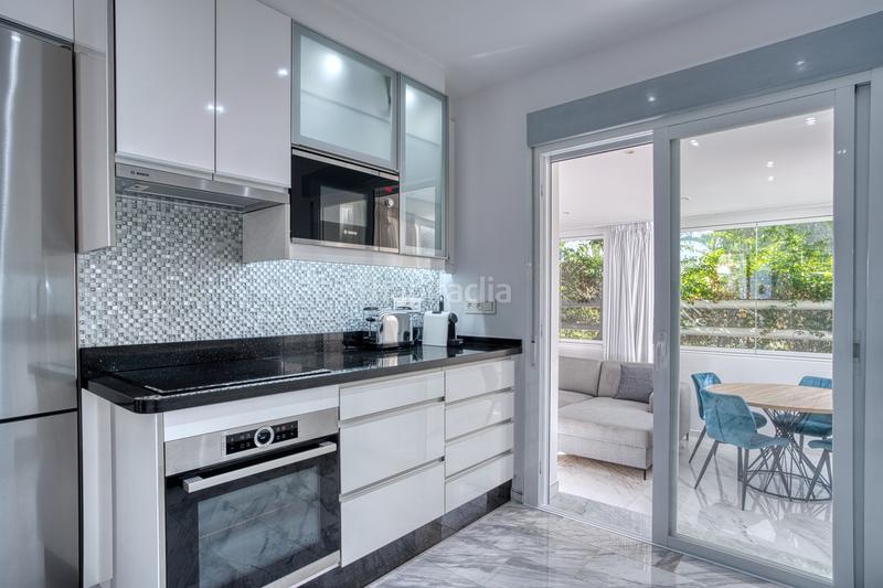 Foto 512f3557-b07c-4b18-9974-ae2e0787ef27. Planta baixa amb aparcament piscina a La Carolina - Guadalpín Marbella