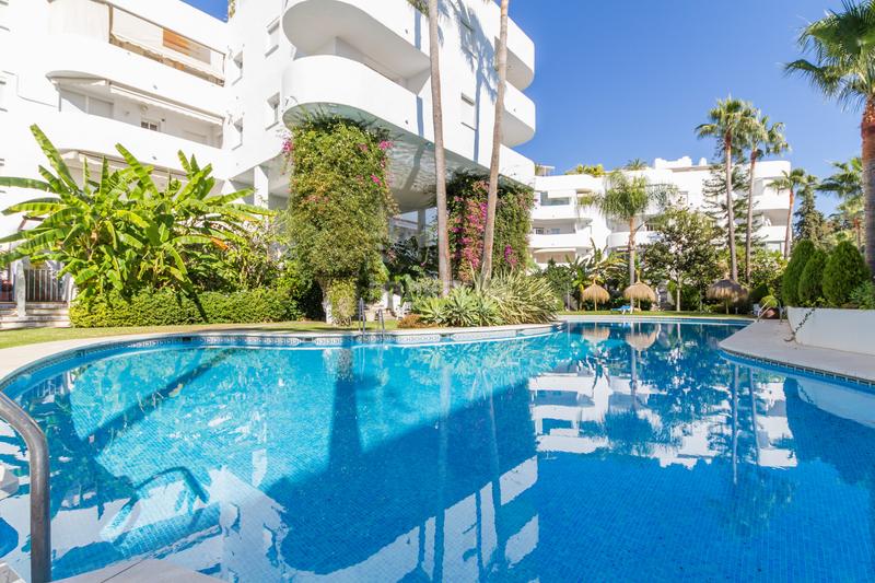 Foto bf567702-f0df-407a-a17b-eebe3ddd26c1. Planta baixa amb aparcament piscina a La Carolina - Guadalpín Marbella