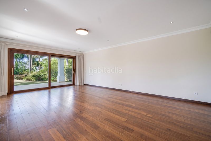 Foto 0a45e563-e11a-4944-9a32-adc60e107c2f. Casa amb aparcament piscina a lomas de Marbella club Marbella