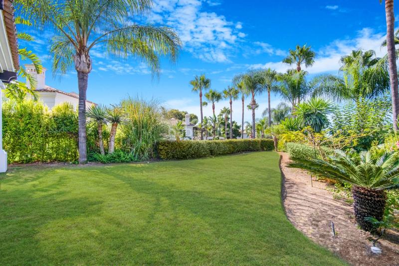 Foto 73d2e375-678b-4af2-89d3-d8ec0a408f7b. Haus mit parking pool in lomas de Marbella club Marbella