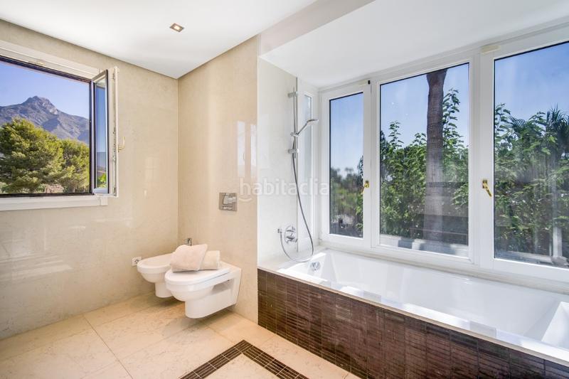 Foto 928d8f6d-6d15-4ac9-890d-9c4400827188. Haus mit parking pool in lomas de Marbella club Marbella