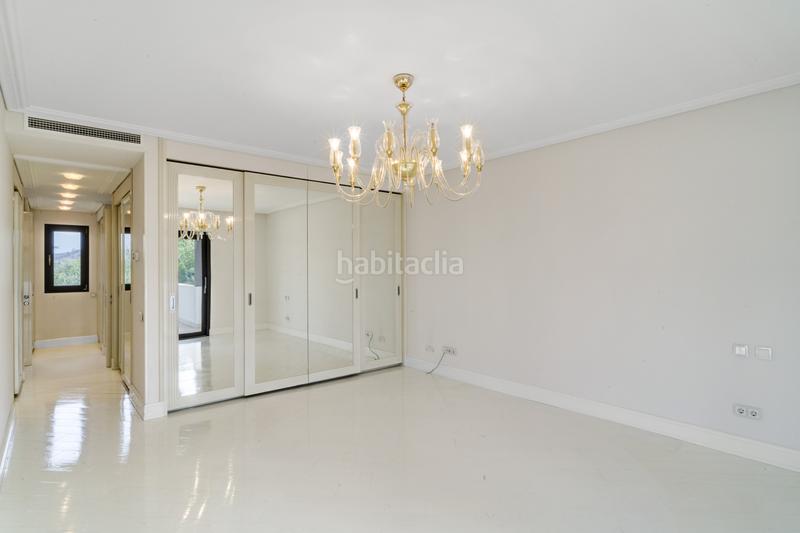 Foto 2e90ba93-7e60-428c-b74f-cbbf4bd86d8a. Haus mit parking pool in lomas de Marbella club Marbella