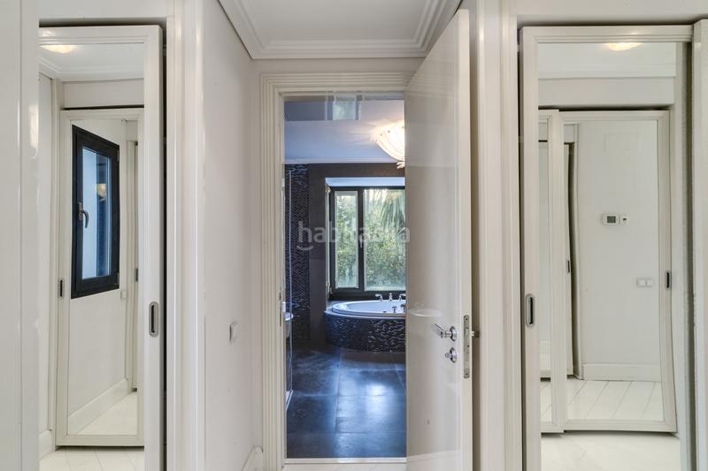 Foto 54329162-f910-4c8e-a7d9-6a79f4e74c80. Haus mit parking pool in lomas de Marbella club Marbella