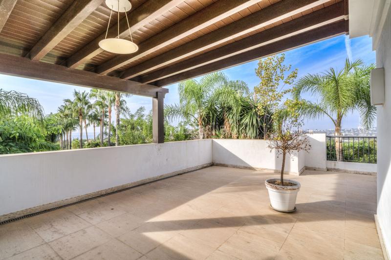 Foto 77815033-3c4d-4c4d-a351-c2be19e25a4c. Haus mit parking pool in lomas de Marbella club Marbella