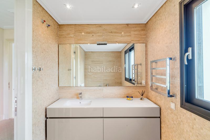 Foto 8eff4f94-d60a-4792-b18b-ac522bb0ad60. Haus mit parking pool in lomas de Marbella club Marbella