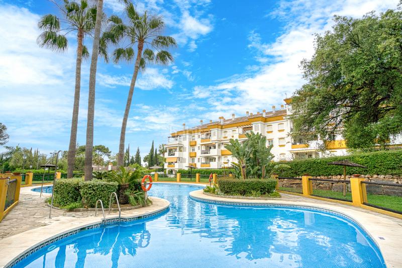 Foto 1b6cd8f0-a024-4d9c-a7dd-72891343e53e. Attique avec parking piscine dans La Carolina - Guadalpín Marbella