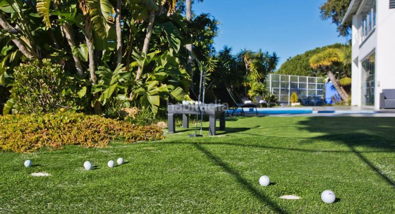 Foto 5a29fc9d-f993-45cb-8a7f-5a4e52e1f5b9. House with parking pool in Elviria Marbella